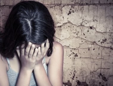 Για 15 ευρώ πωλούσε η 18χρονη αποκαλυπτικές φωτογραφίες της 5χρονης αδερφής της